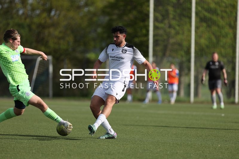 Fesselnde Verteidigungsaktion im Mittelfeld