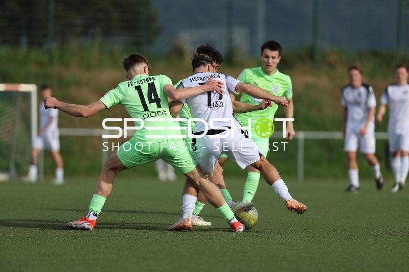 Zweikampf zwischen FV Fortuna Heddesheim und FC-Astoria Walldorf II