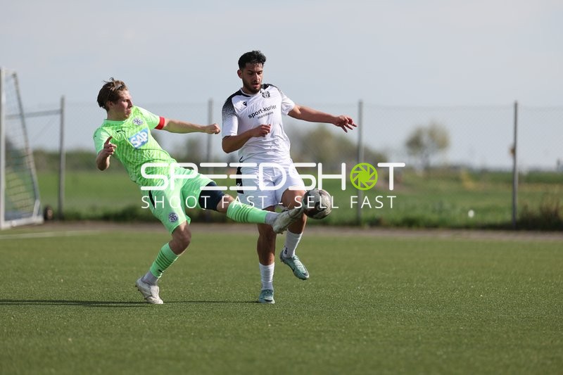 Intensiver Zweikampf im Verbandsligaspiel