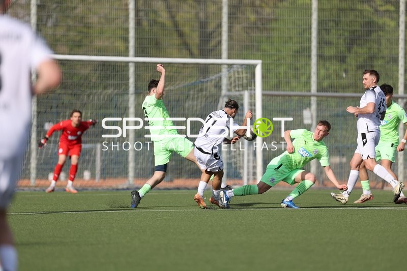 Intensiver Zweikampf zwischen Heddesheim und Walldorf