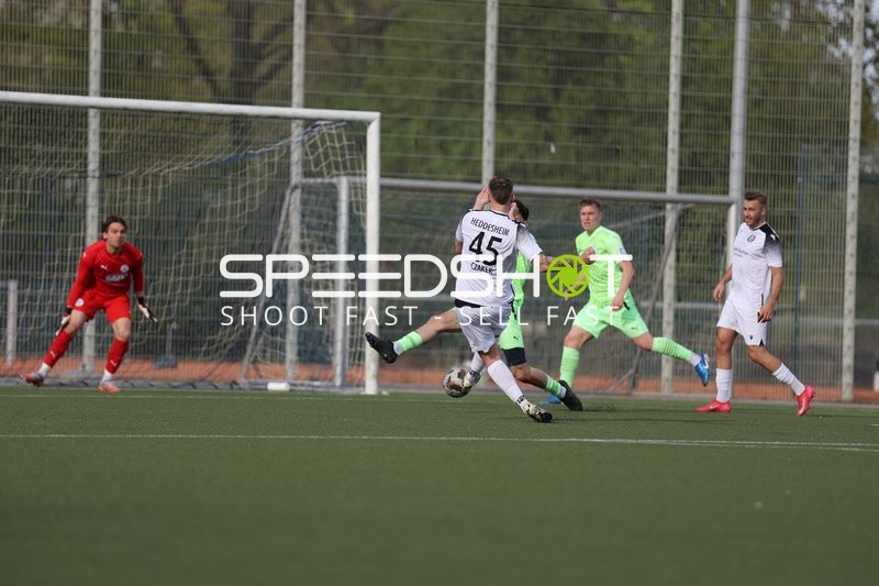 Spieler der FV Fortuna Heddesheim passt den Ball