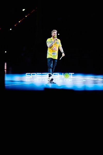 Kevin Gerwin moderiert in der SAP Arena