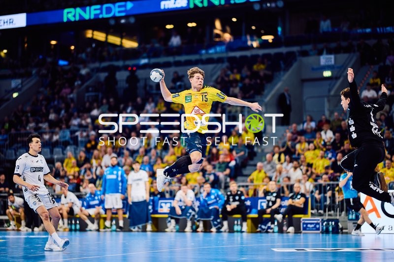 David Móré beim Sprungwurf