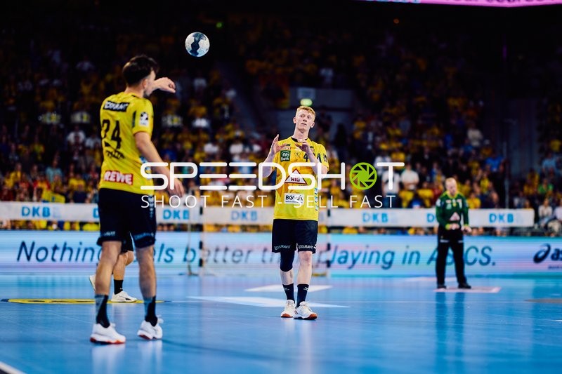 Jon Lindenchrone Andersen beim Aufwärmen vor dem Spiel