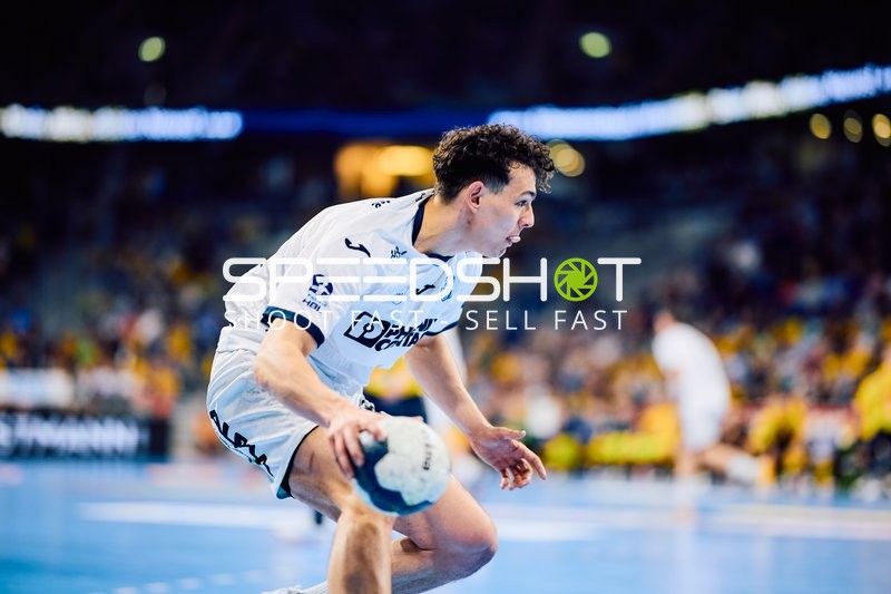 Dynamischer Wurf eines TBV Lemgo Spielers