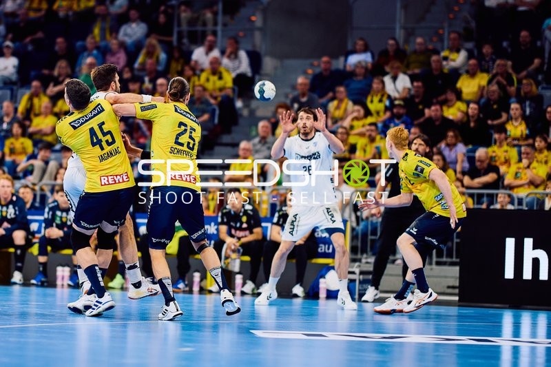 Intensiver Zweikampf zwischen Rhein-Neckar Löwen und TBV Lemgo