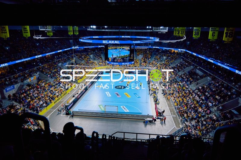 Handballspiel vor vollen Rängen in der SAP Arena