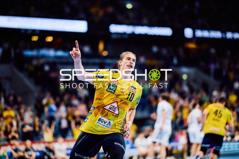 Juri Knorr jubelt nach Torerfolg