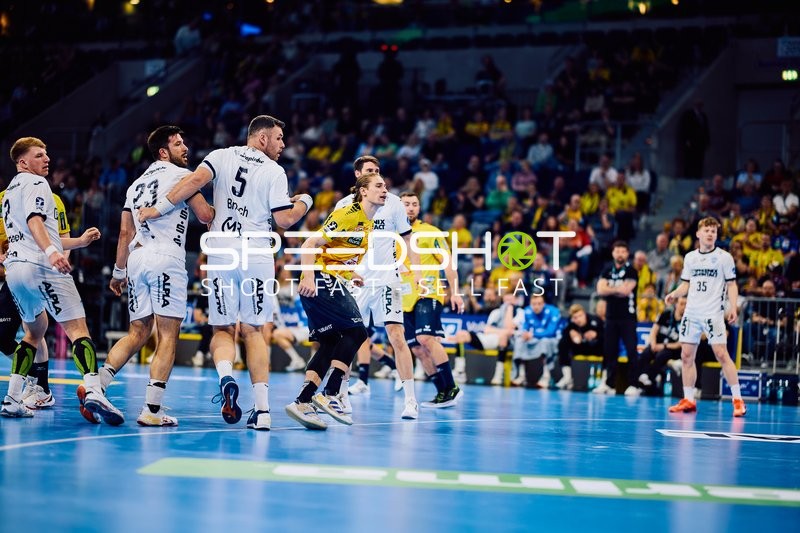 Jannik Kohlbacher in der Defensive von TBV Lemgo Lippe