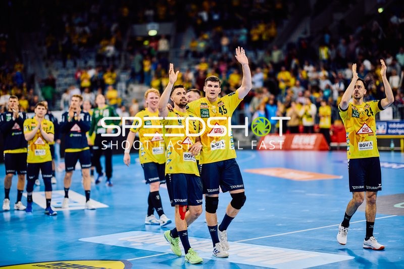 Spieler der Rhein Neckar Löwen jubeln in der SAP Arena