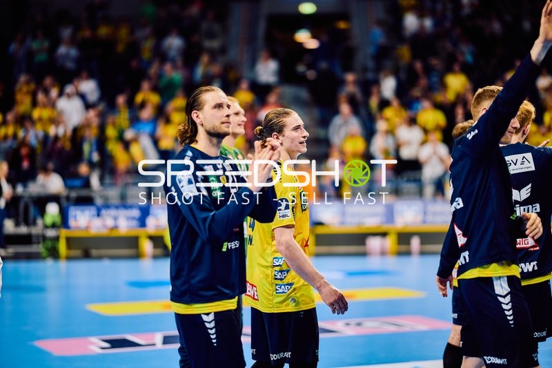 Juri Knorr jubelt mit Rhein Neckar Löwen