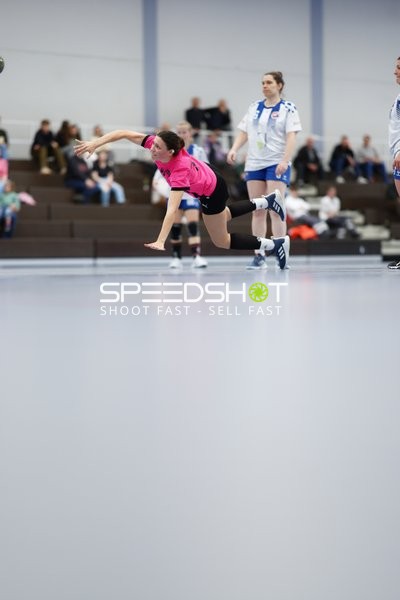 Spielerin der SG Nußloch beim Wurf