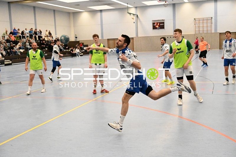 Dynamischer Wurf im Handballspiel