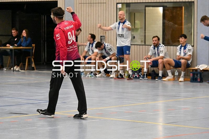 Jubelnder Spieler von TV Edingen