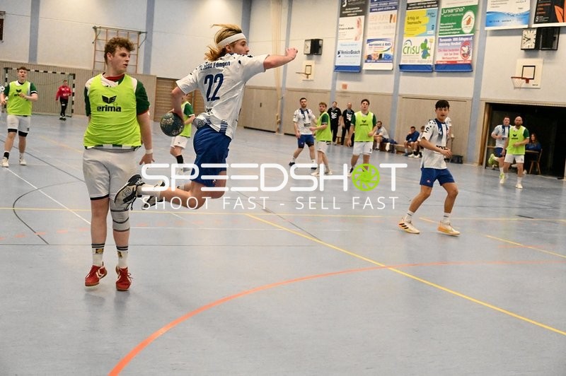 Sprungwurf von Max Mustermann im Handballspiel