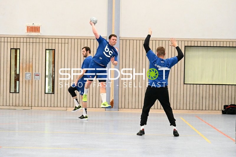 Handballwurf in der Sporthalle