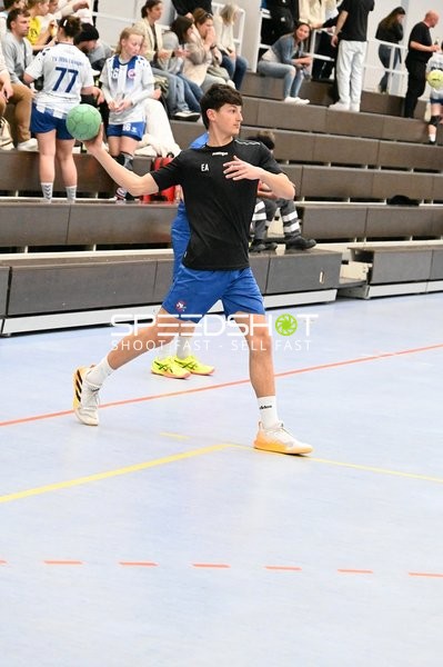 Dynamischer Wurf im Handballspiel