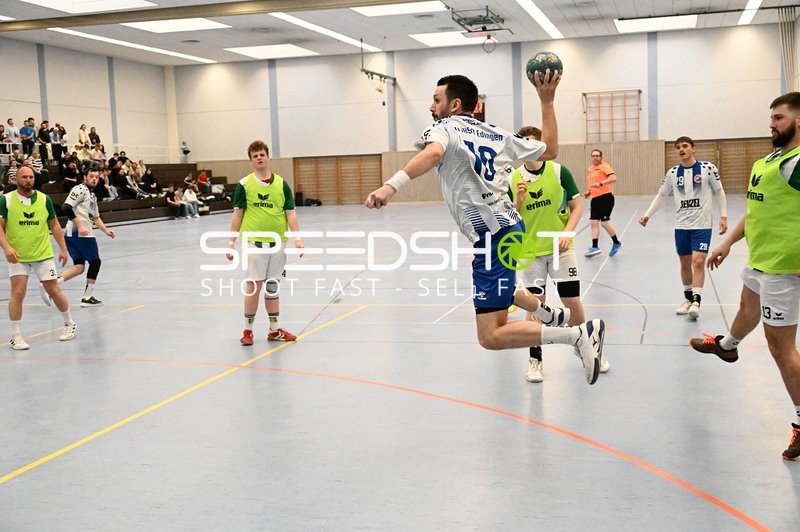 Spieler mit Nummer 18 beim Wurf