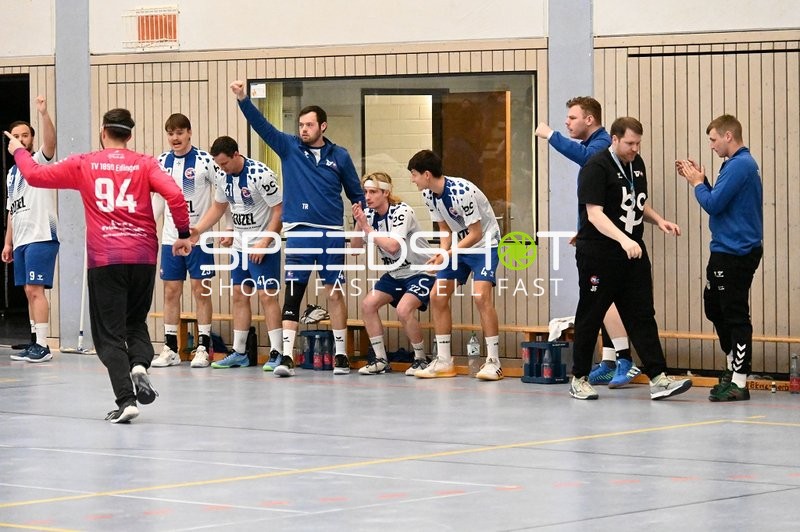 Jubel auf der Bank der Edinger Haie