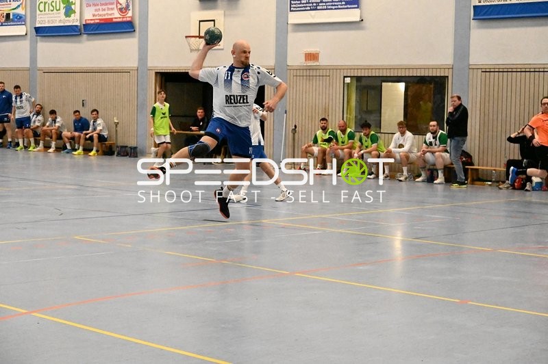 Dynamischer Wurf von Max Mustermann