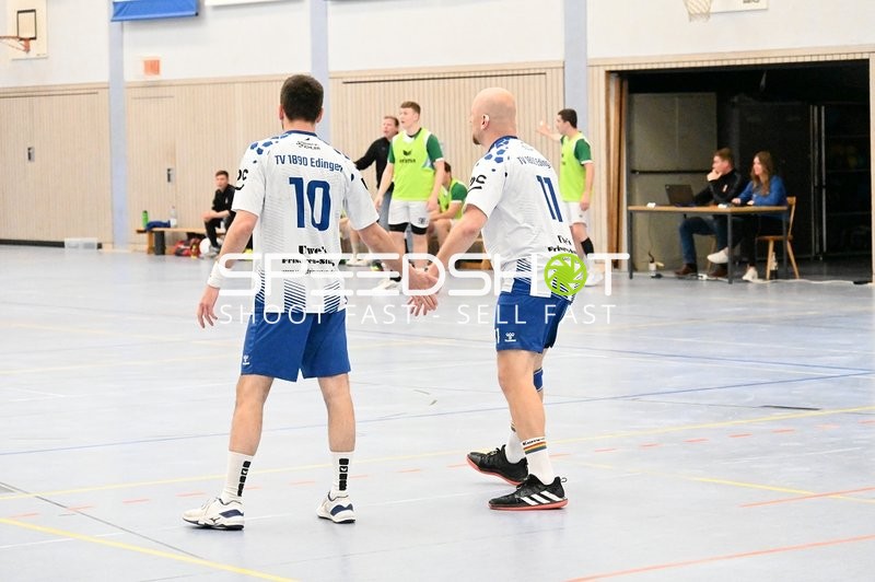 Spieler der TV Edingen Herren 1 auf dem Spielfeld