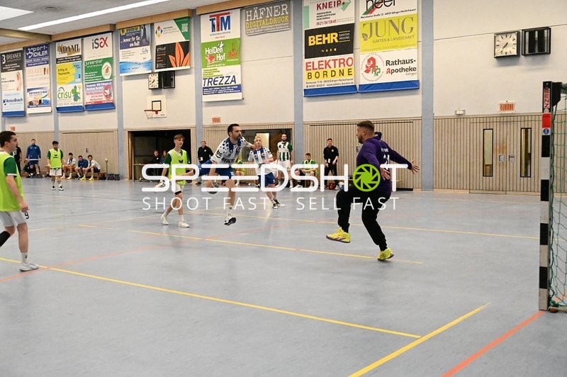 Dynamischer Wurf von TV Edingen gegen TV Friedrichsfeld