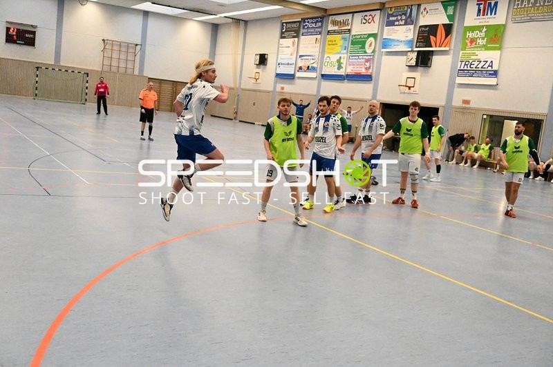 Dynamischer Sprungwurf beim Handball