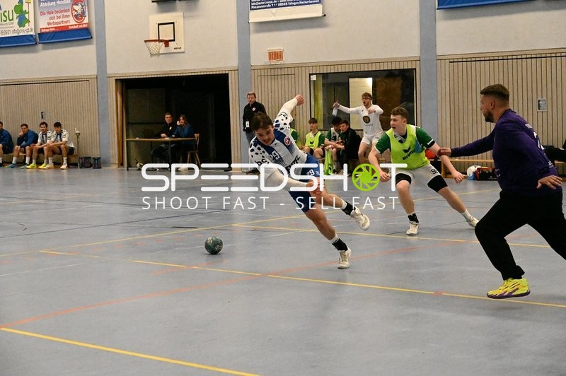 Dynamischer Wurf von TV Edingen gegen TV Friedrichsfeld