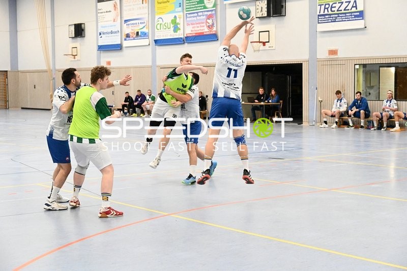 Handballspieler Nummer 11 beim Wurf