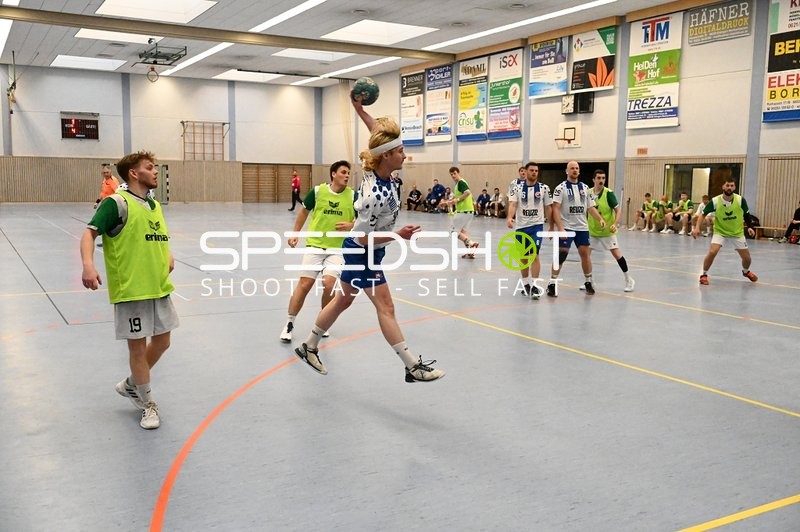 Dynamischer Wurf im Handballspiel