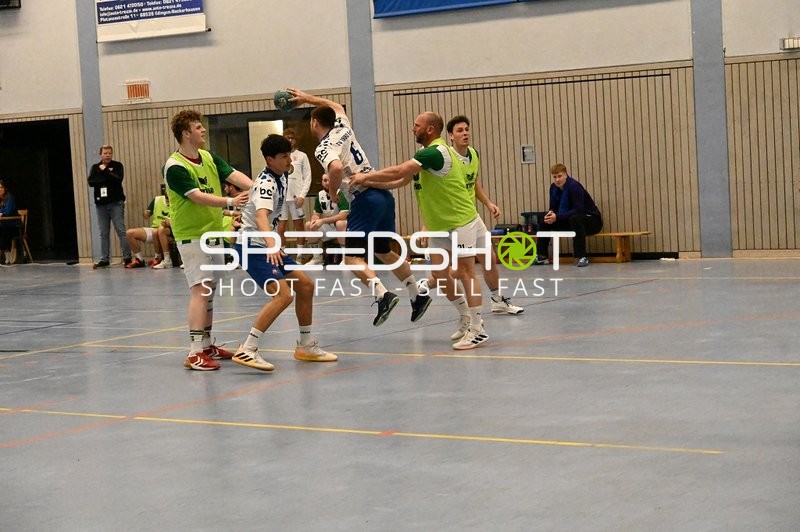 Sprungwurf von TV Edingen in der 1. Halbzeit