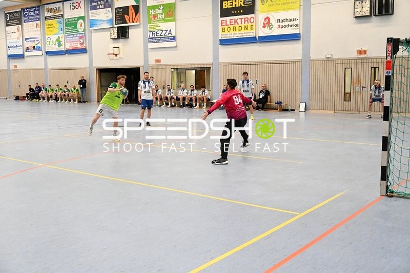 Torwurf im Handballspiel zwischen TV Edingen und TV Friedrichsfeld