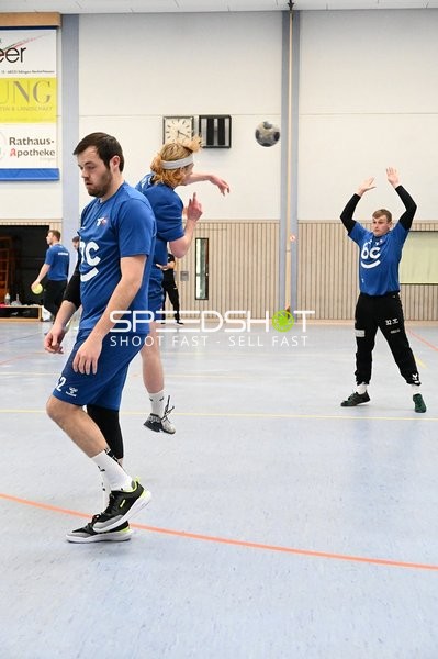 Sprungwurf in der Sporthalle