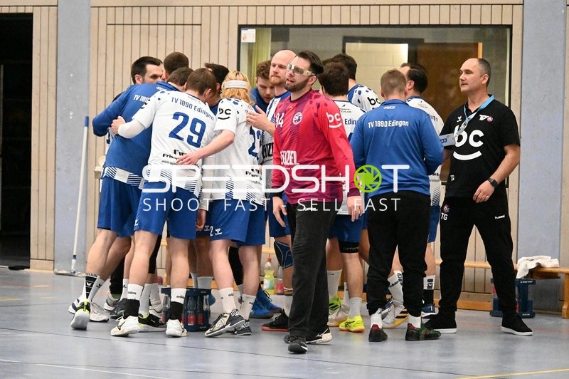 Teamhuddle von TVE - Edinger Haie
