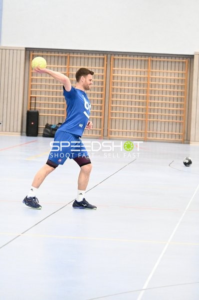Dynamischer Wurf im Handballspiel