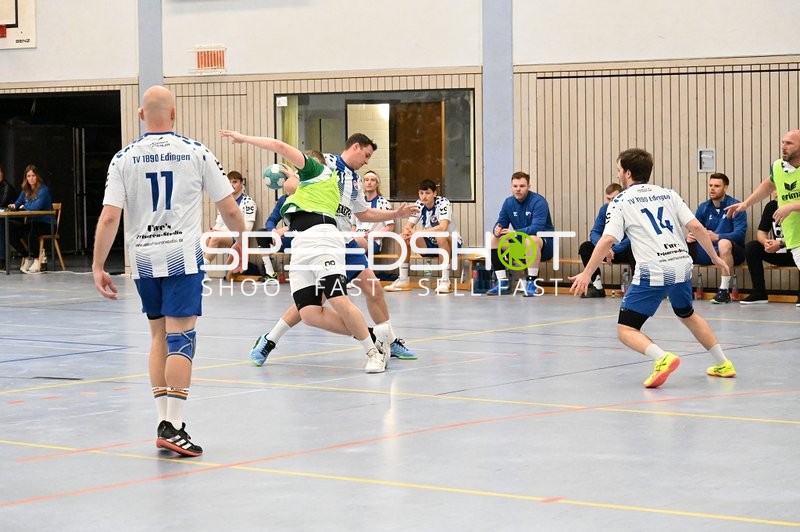 Dynamischer Wurf im Handballspiel