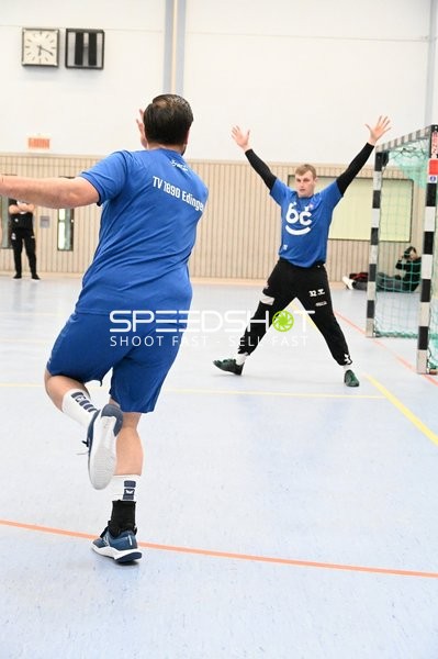 Wurf auf das Tor in Edingen