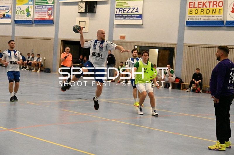 Dynamischer Sprungwurf von TV Edingen