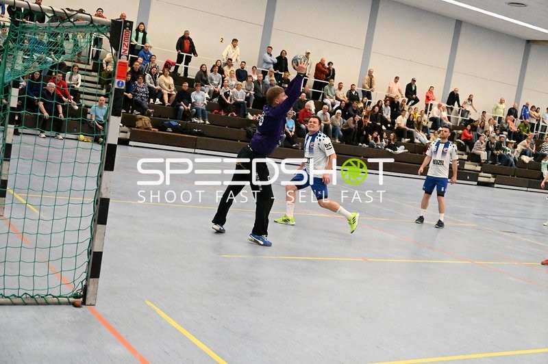 Wurf auf das Tor bei TV Edingen gegen TV Friedrichsfeld