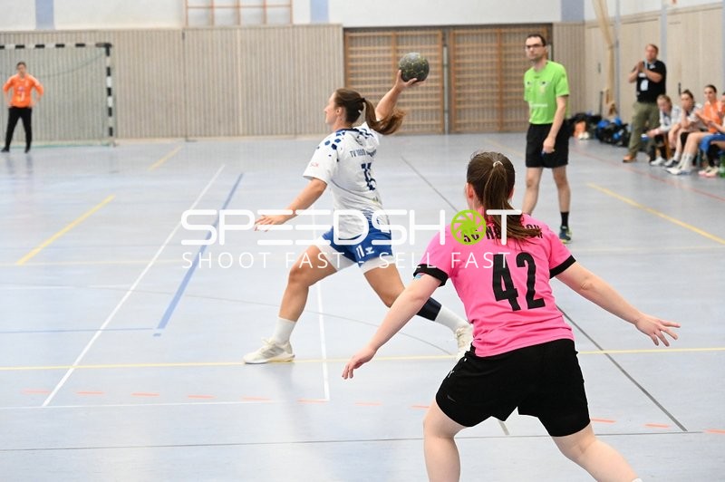 Dynamischer Wurf von Spielerin Nummer 15