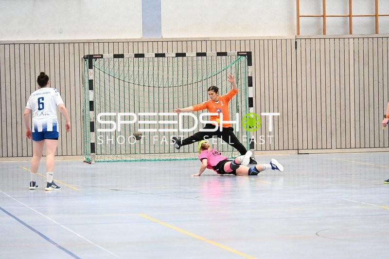 Dynamischer Torwurf in Handballpartie