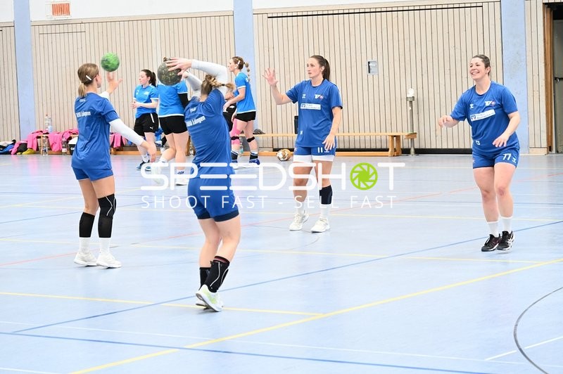 Spielerinnen von SG Nussloch bereiten sich vor