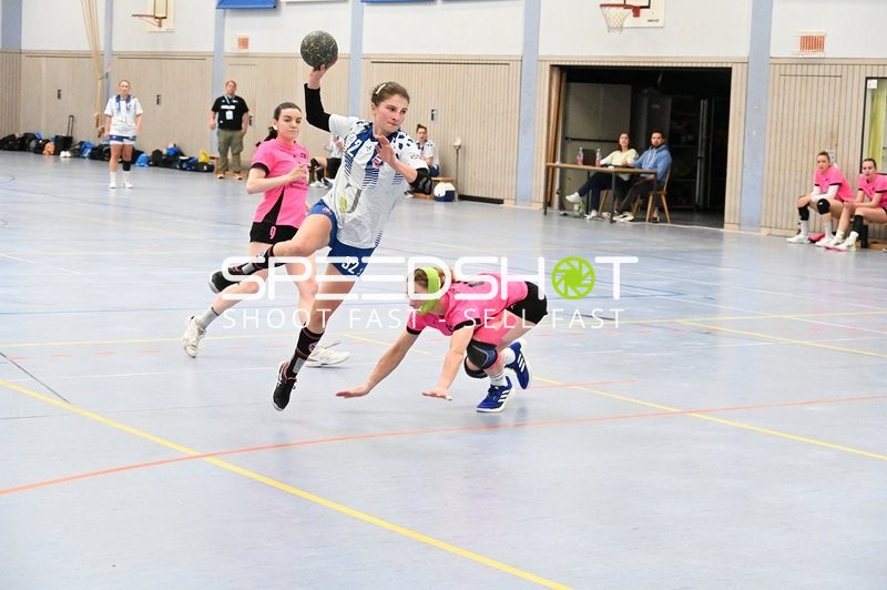 Dynamischer Wurf von Spielerin Nummer 32