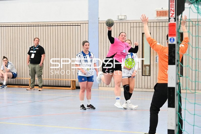 Dynamischer Wurf im Handballspiel