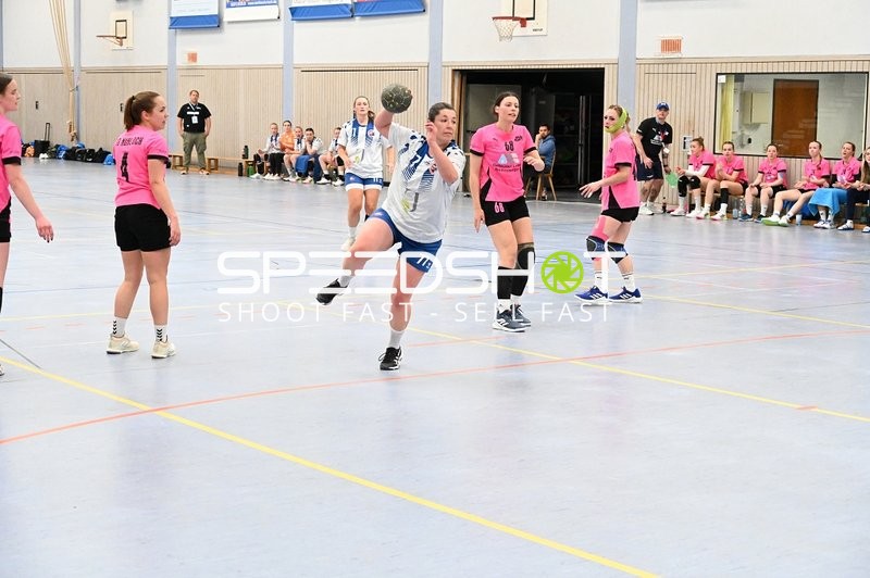 Spielerin von Tv Edingen beim Wurf gegen SG Nussloch