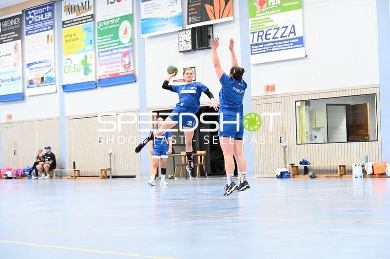 Spielerin der SG Nussloch im Wurf