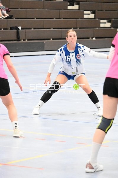 Verteidigungsaktion in der Sporthalle