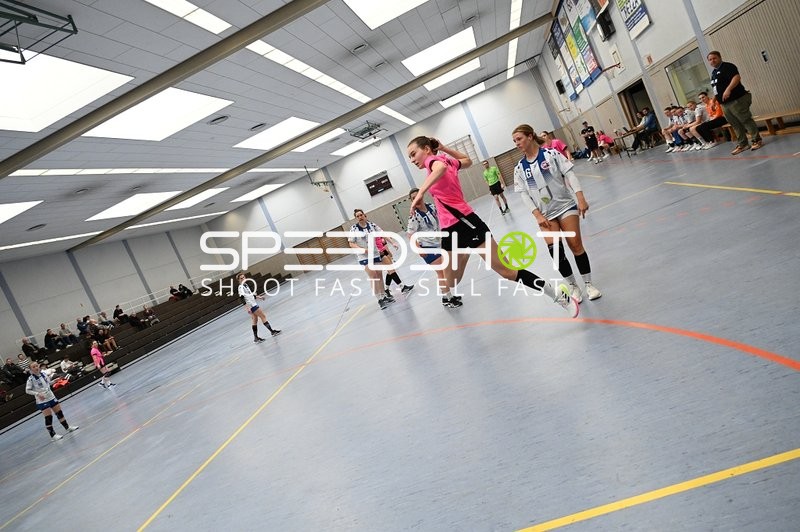 Spielerin der SG Nussloch beim Wurf auf das Tor