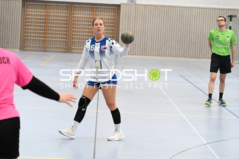 Spielerin von Tv Edingen wirft den Ball