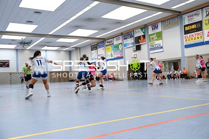 Spieler in Aktion beim Handballspiel